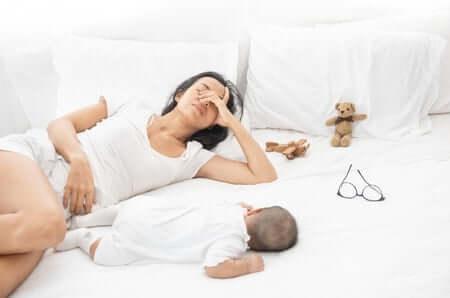 Why are postpartum periods so heavy? + How to beat the bloat. - Baby Blues