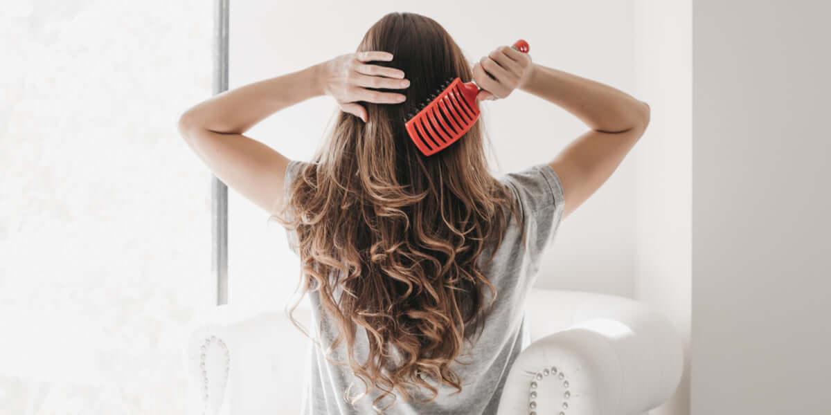 When should you brush your postpartum hair? - Baby Blues